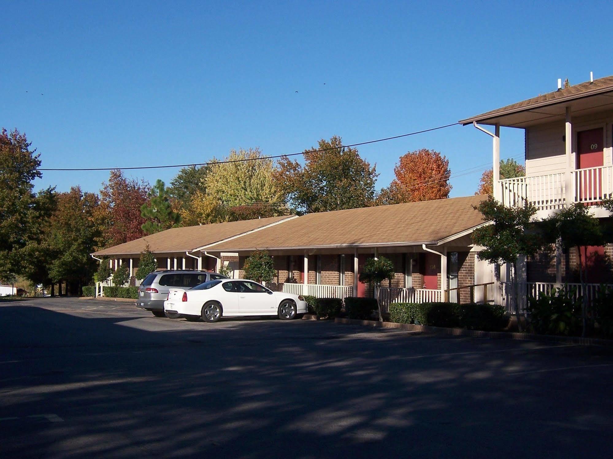 Oak Hill Inn And Suites Tahlequah Eksteriør bilde