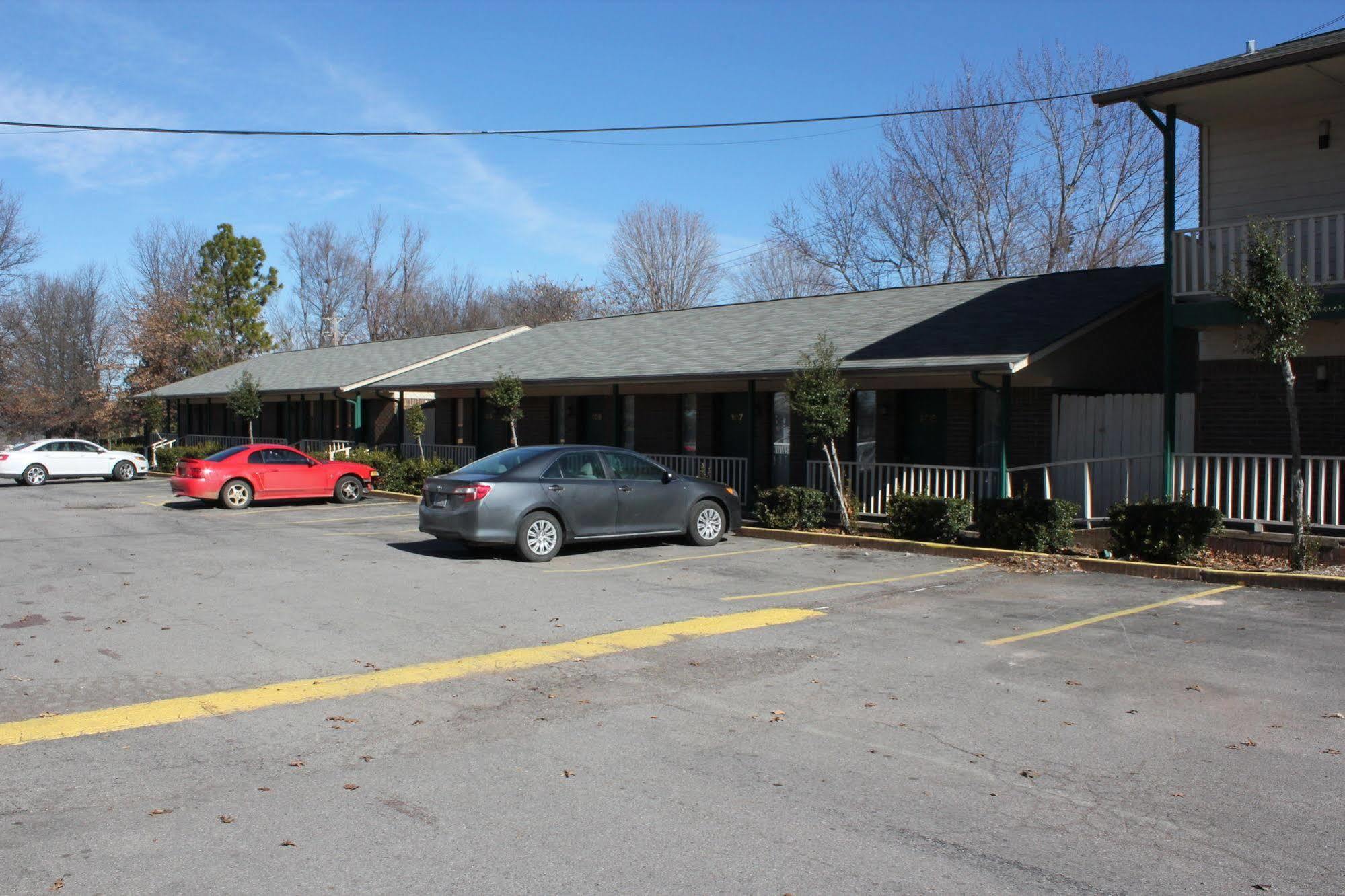 Oak Hill Inn And Suites Tahlequah Eksteriør bilde